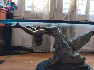 Mesa Centro Cristal y Escultura bailarina