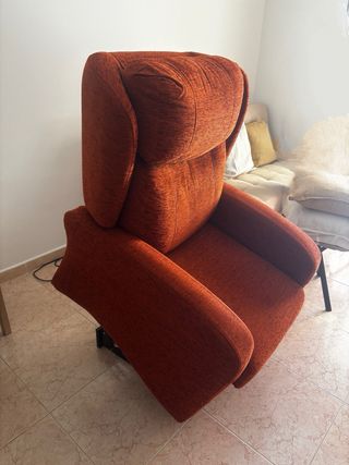 Sillón relax eléctrico terapéutico naranja.