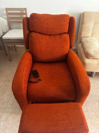 Sillón relax eléctrico terapéutico naranja.