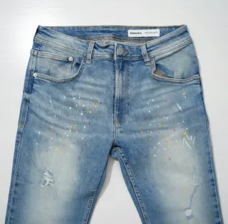 Pantalones vaqueros Bershka desgastados y pintados