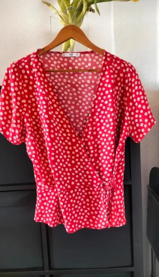 Blusa floral roja