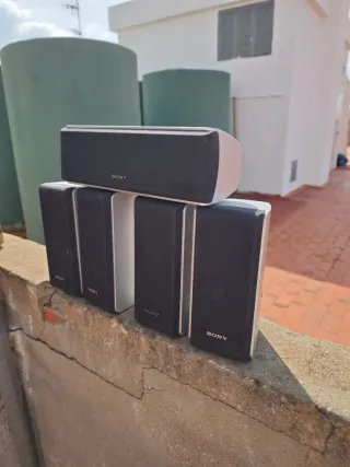 4 Altavoces Sony SS-MSP600SR. 1 Altavoz central