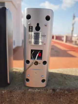 4 Altavoces Sony SS-MSP600SR. 1 Altavoz central