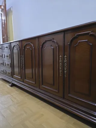 Mueble de salón antiguo de madera