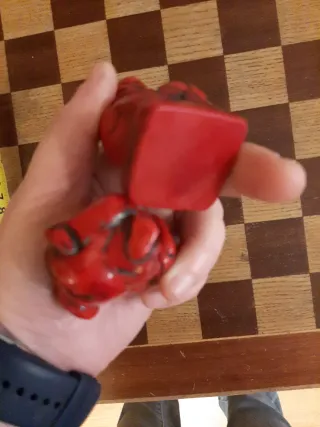 2 Botellas de resina roja chinas. Snuff Bottle.