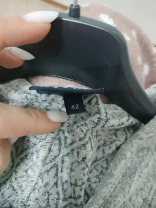 Vestito lungo grigio con spacco laterale