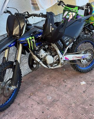 Yamaha Motocross Negra y Azul
