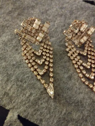 Pendientes con baño dorado y cristales
