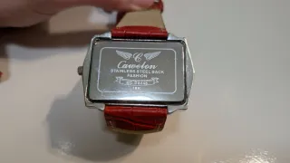 Reloj pulsera plateado con brillantes