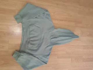 Sudadera verde con capucha