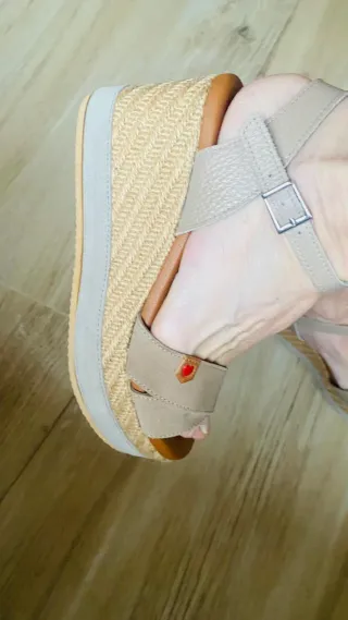 Sandalias de piel beige