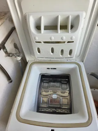 Lavadora Carga Superior y Nevera con congelador