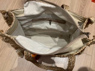 Bolso de yute con flecos y pompón