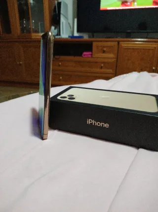 iPhone 11 Pro Max 64GB Dorado Caja