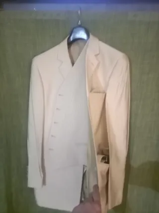 Traje italiano novio beige