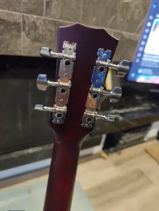 Guitarra Acústica con Funda y correa Fender