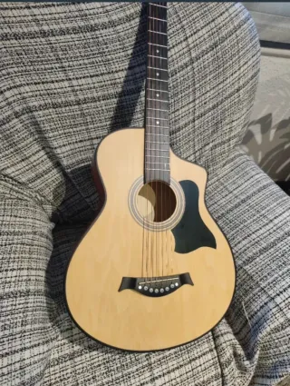 Guitarra Acústica con Funda y correa Fender