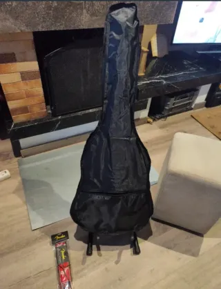 Guitarra Acústica con Funda y correa Fender