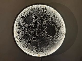 Lampada Lunare Artigianale - Design Spaziale