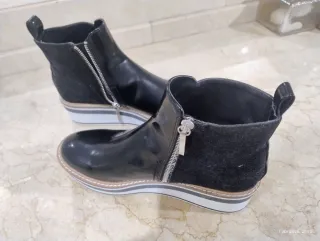 Botines negros con cremallera y plataforma