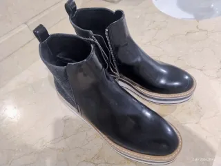 Botines negros con cremallera y plataforma