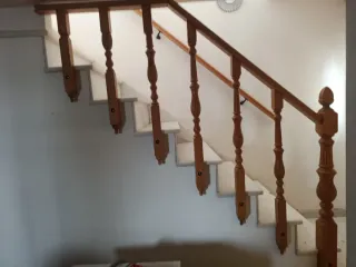 Barandilla de madera para escaleras