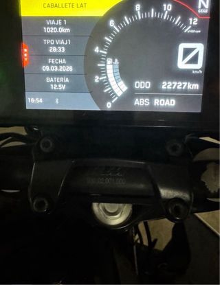 KTM Duke 125 Blanca y Negra