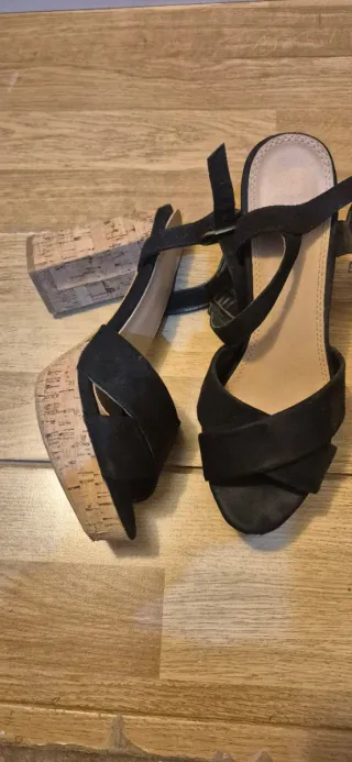 Sandalias de tacón negras