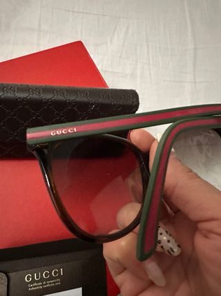 Gafas de sol Gucci negras y marrones