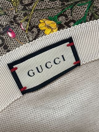 Gorro Gucci floral multicolor