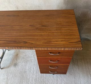 Escritorio madera y metal 4 cajones