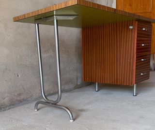 Escritorio madera y metal 4 cajones