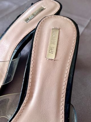 Sandalias Woman Key tacón transparente negras