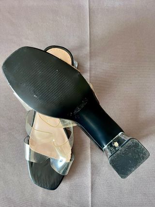 Sandalias Woman Key tacón transparente negras