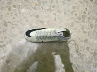 Botas de fútbol Nike Mercurial amarillas número 40