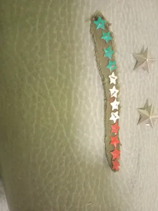 Spille rosse e argentate più stelle