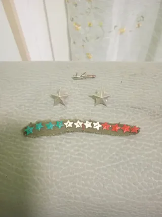 Spille rosse e argentate più stelle