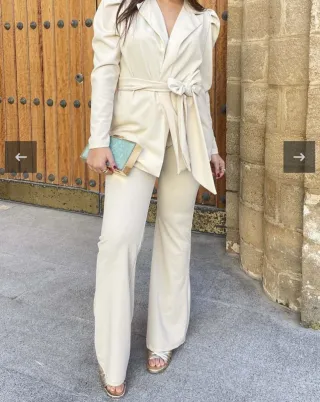 Traje de chaqueta y pantalón beige