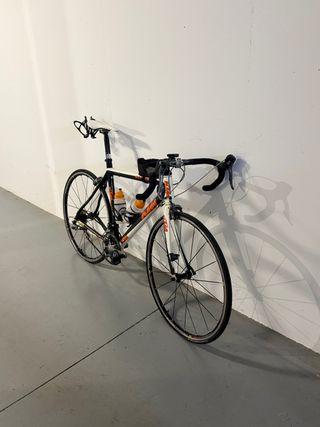 Bicicleta de carretera KTM carbono