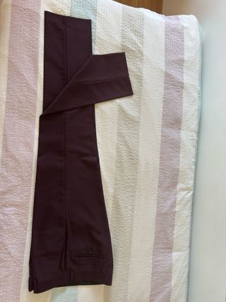 Traje chico morado talla 48 chaqueta y 40 pantalón