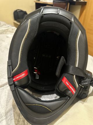 Casco de moto LEM talla XL negro mas intercumunmás