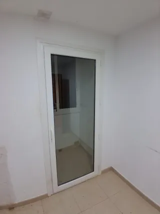 Puerta aluminio blanca cristal doble  2,13cm x98