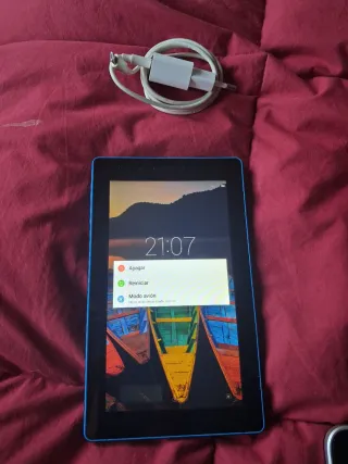 iPad  Apple y Tablet Lenovo