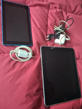 iPad  Apple y Tablet Lenovo