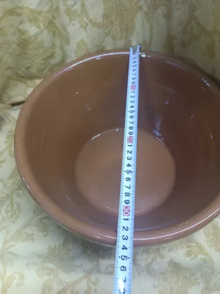 Cuenco de barro marrón