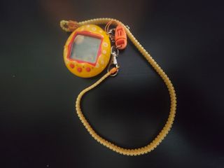 Tamagotchi Bandai (Amarillo, Verde, Blanco)