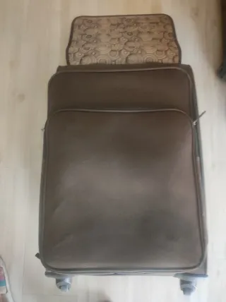 Maleta marrón mediana 4 ruedas