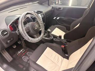 SEAT LEÓN CUPRA WORLD CHAMPION EDITION– N 134/200