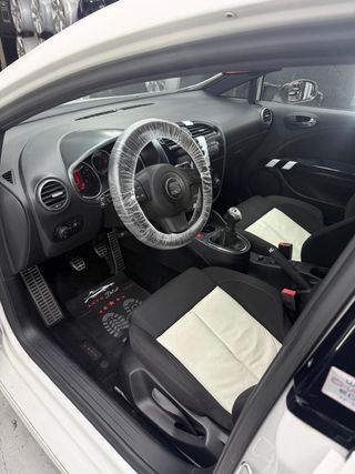 SEAT LEÓN CUPRA WORLD CHAMPION EDITION– N 134/200