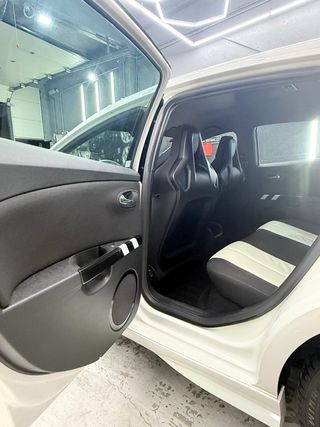 SEAT LEÓN CUPRA WORLD CHAMPION EDITION– N 134/200